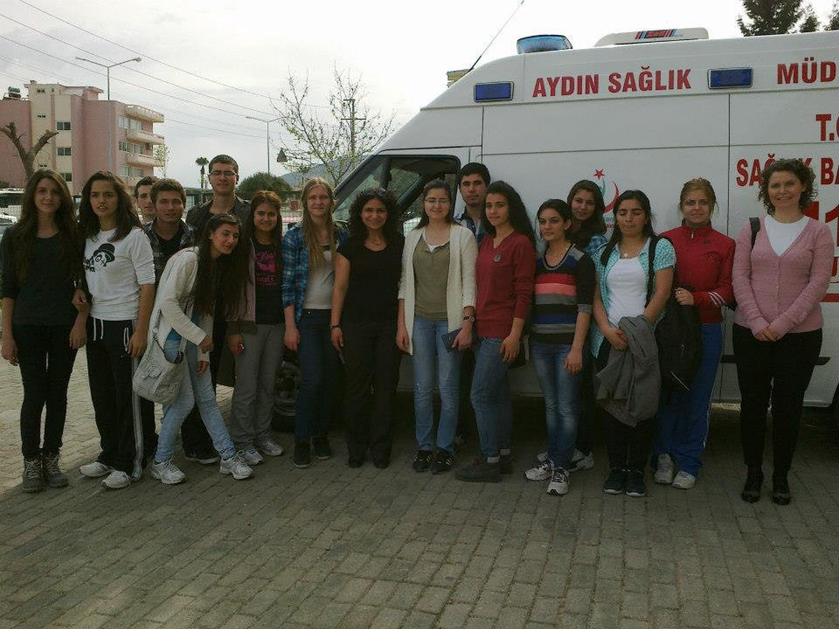 Sağlık Meslek Lisesi Acil Tıp Teknisyenlerine Uygulamalı Acil Kurtarma Eğitimi