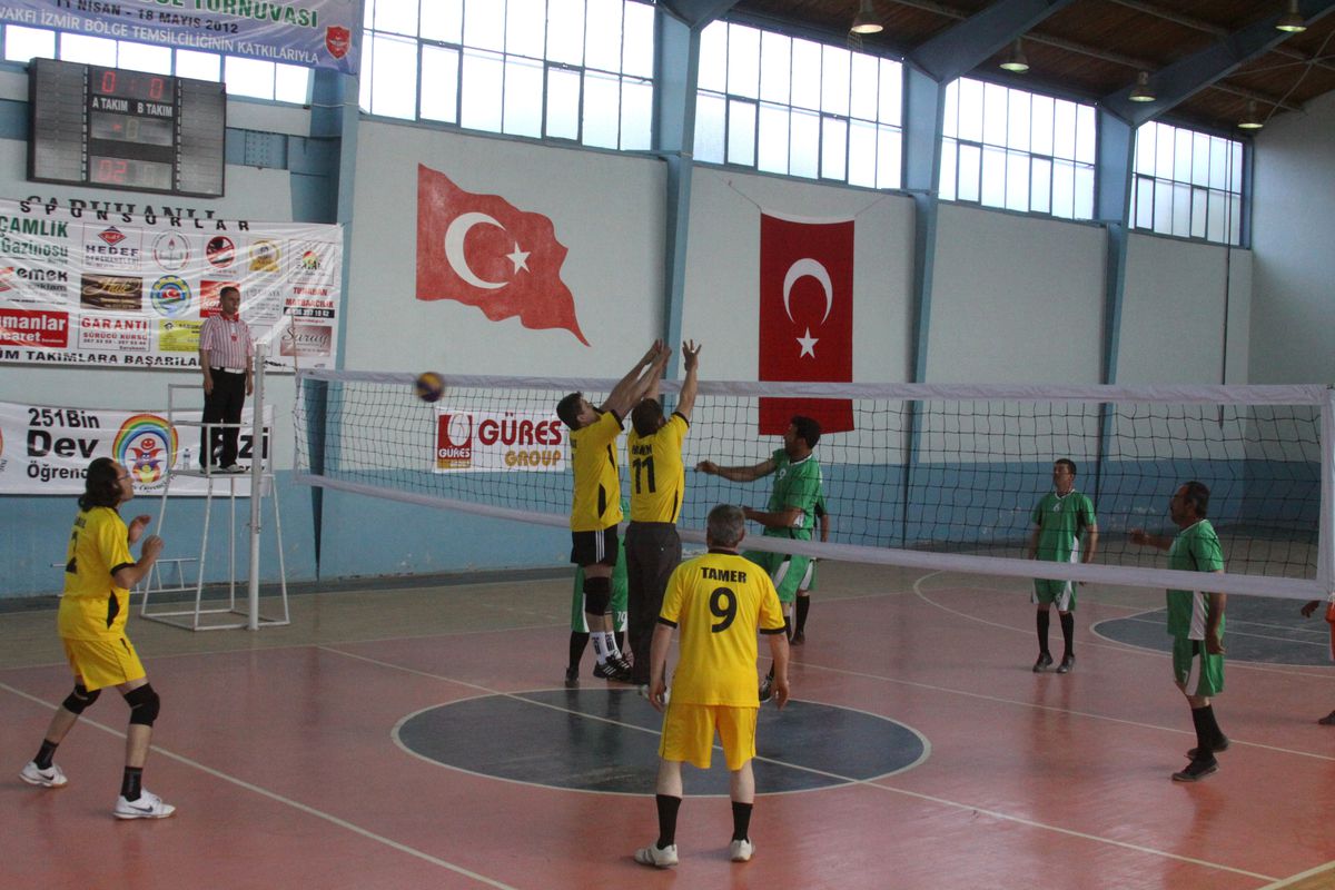 Saruhanlı\'da Voleybol Turnuvası Düzenleniyor