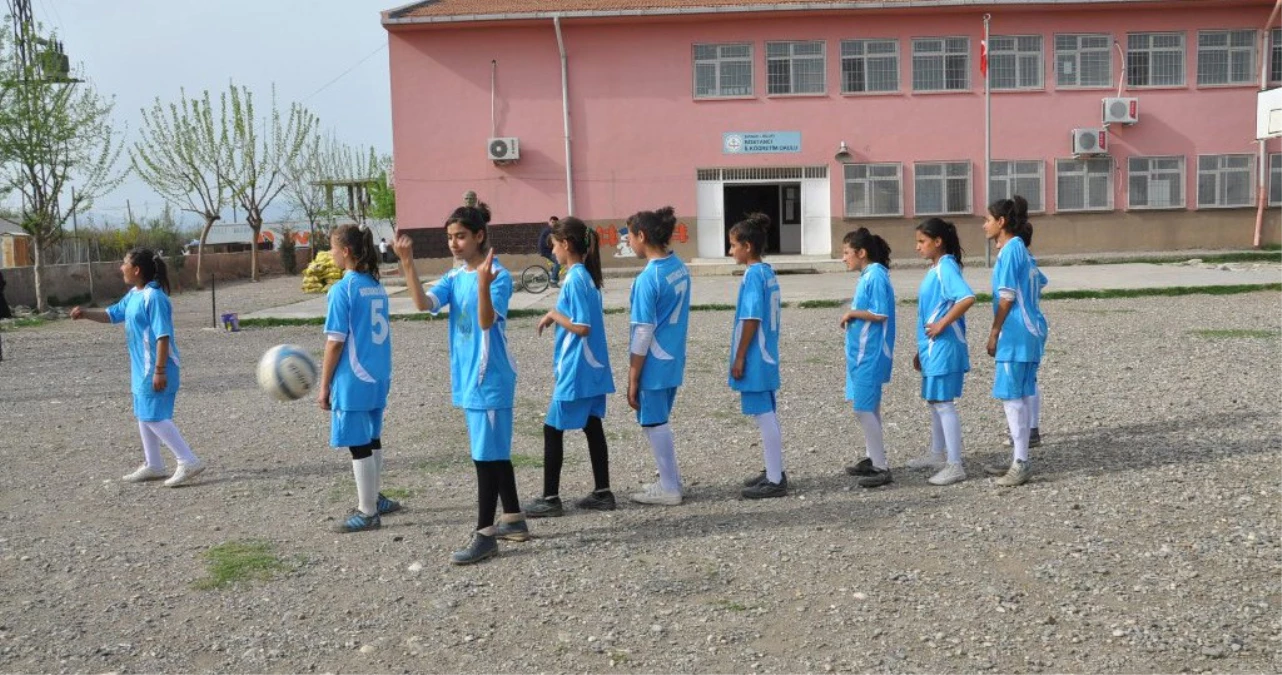 Silopi Bostancı İlköğretim Okulu Bölge Şampiyonluğuna Hazırlanıyor