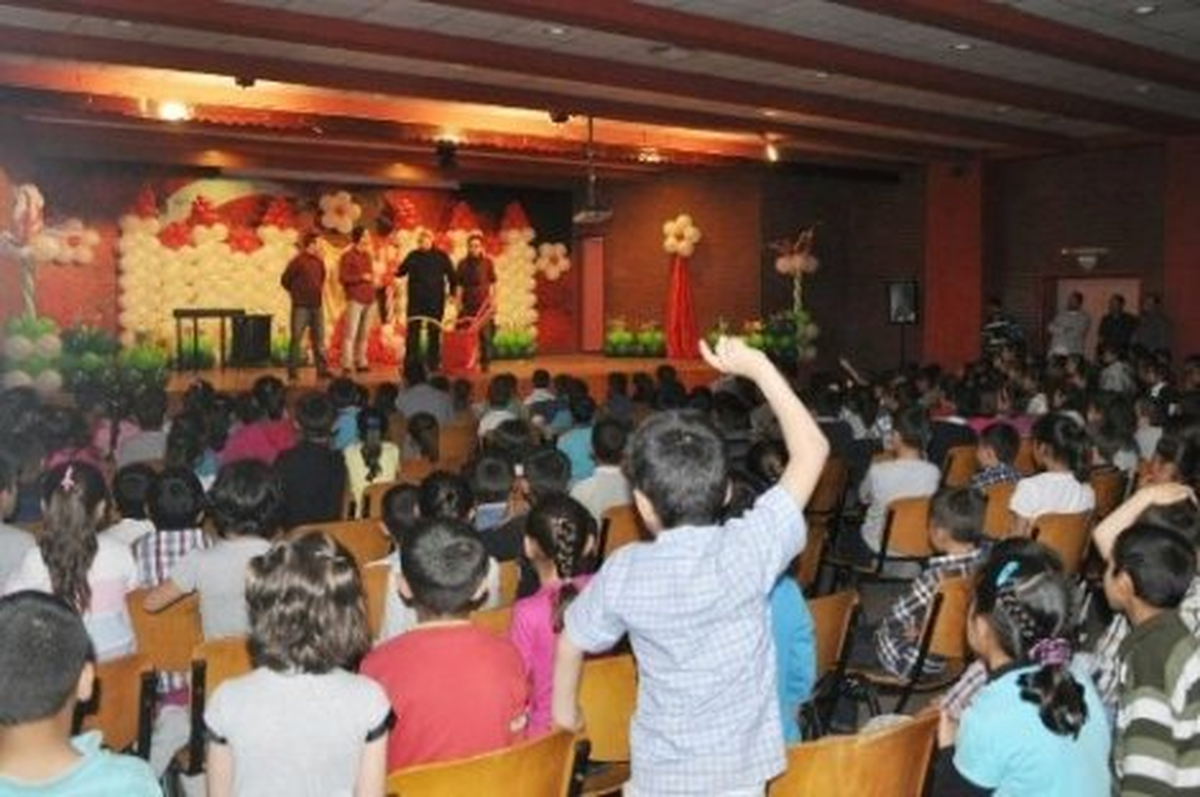 Silopi\'de Tiyatro Gösterisi