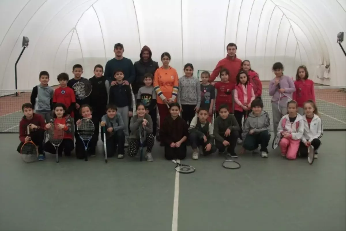 Tenis Okuluna İlgi Büyüyor