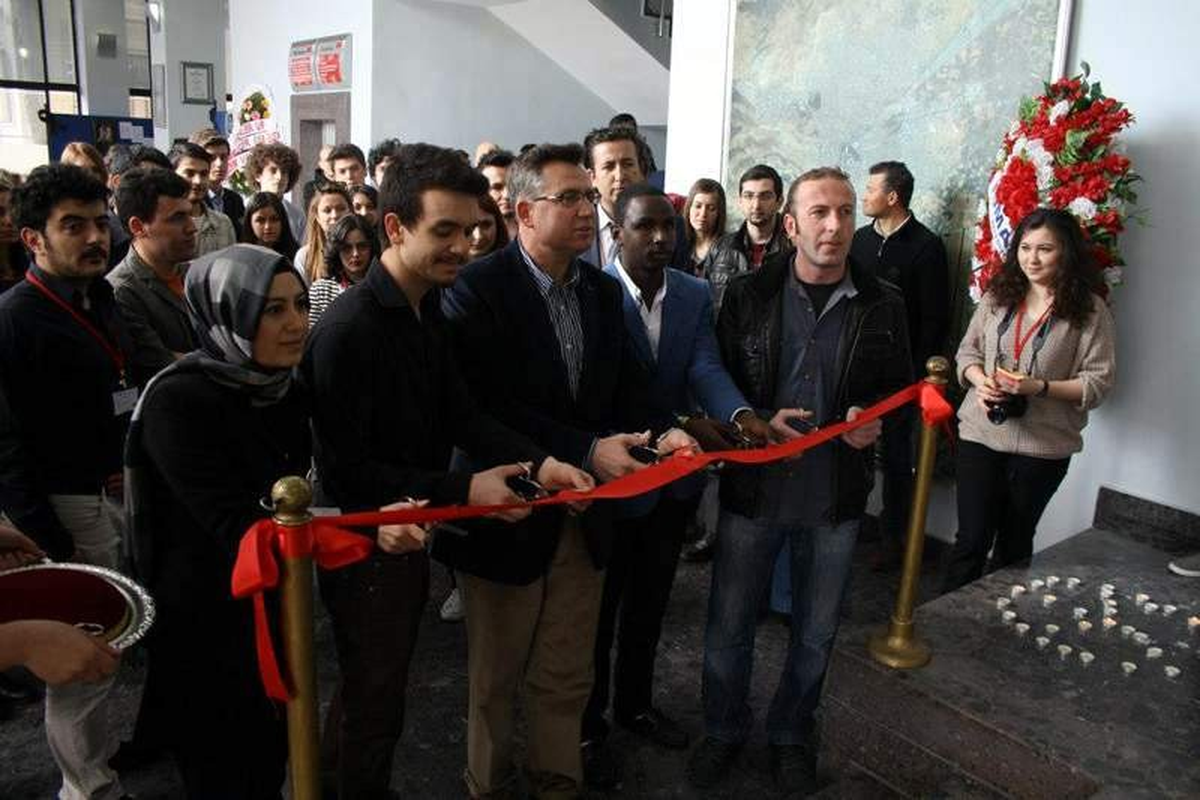 Üniversite Öğrencilerinden, "Savaşa Hayır" Fotoğraf Sergisi