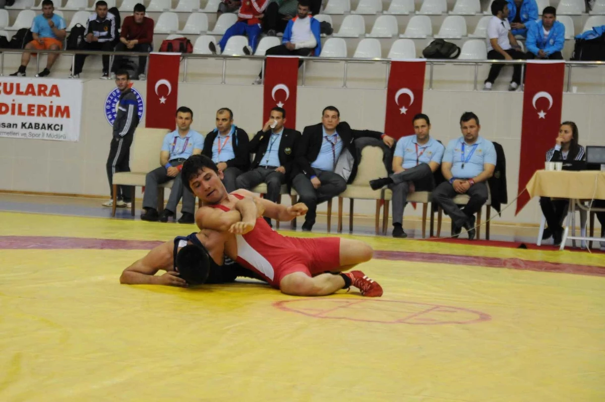 Üniversiteler Türkiye Güreş Şampiyonası Başladı