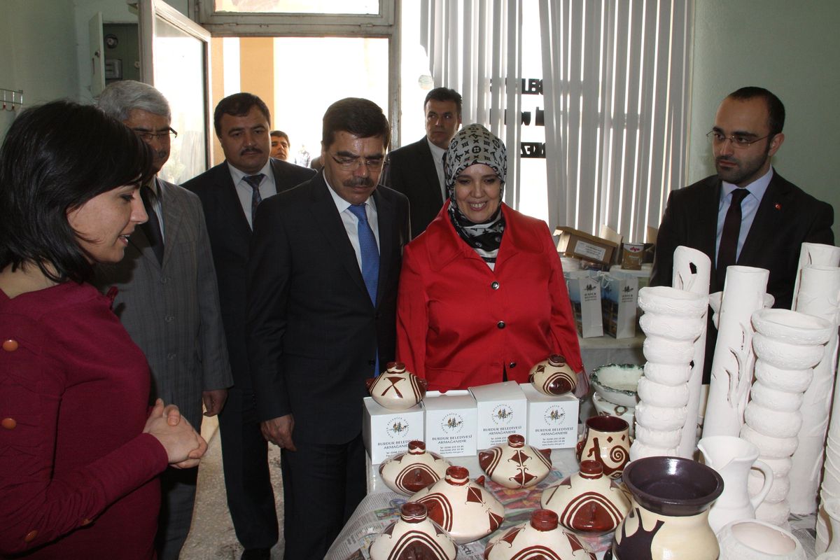 Vali Yılmaz, Alaca Dokuma Atölyesini Gezdi