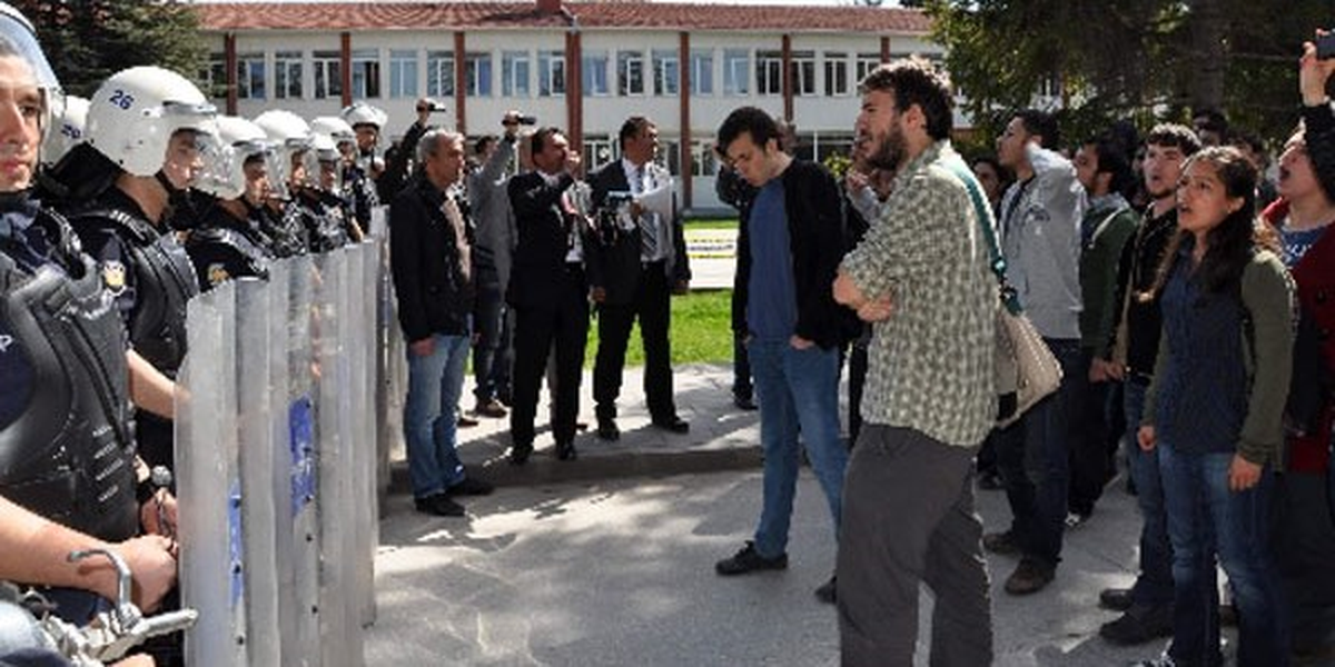 Anadolu Üniversitesi\'ndeki Gerginlik