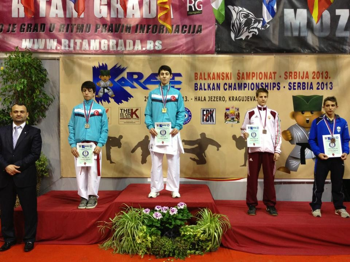 Balkan Karate Şampiyonası\'nda Altın Madalya Sevinci