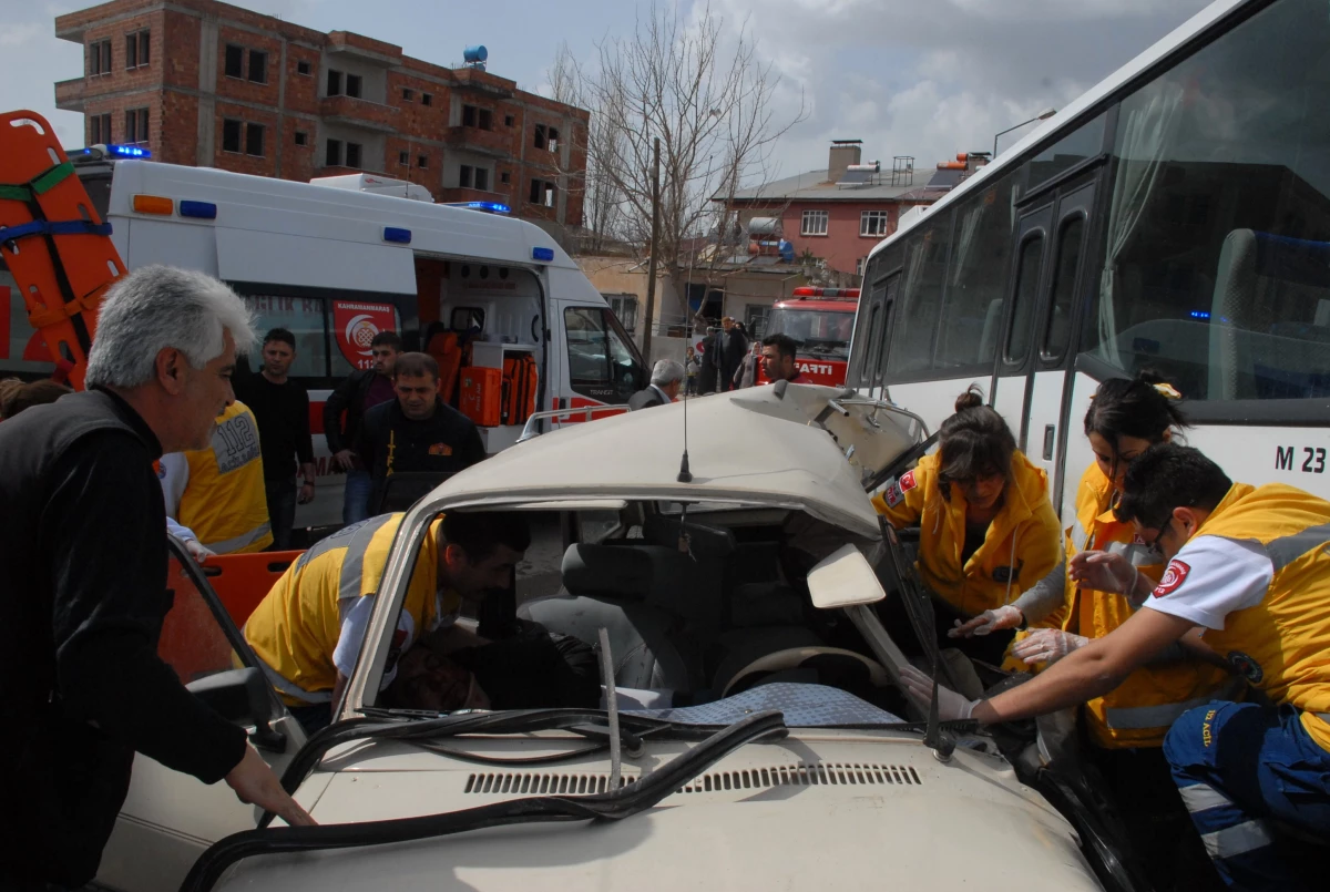 Elbistan\'da Trafik Kazası: 2 Yaralı