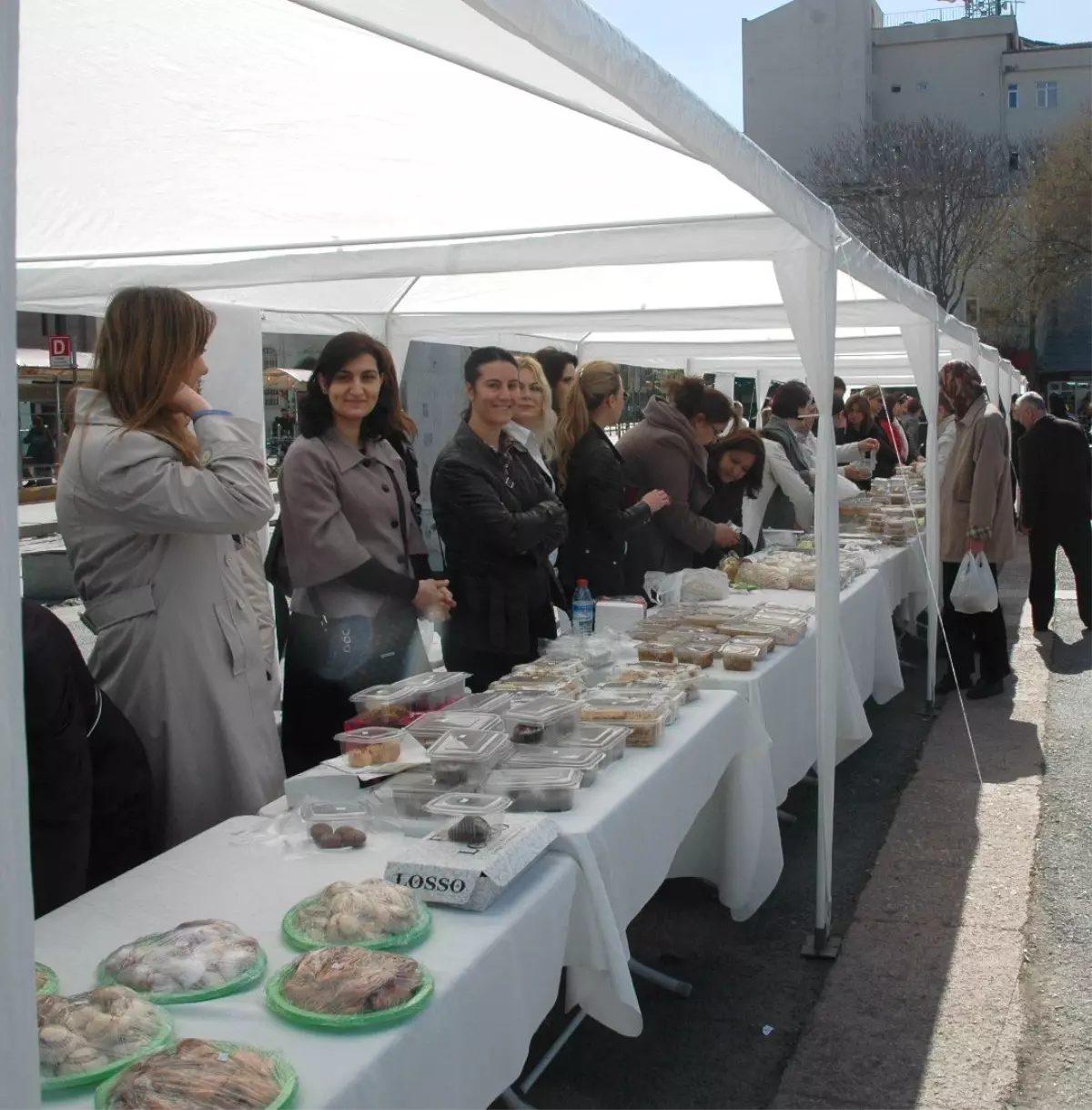 Eskişehirli Polis Eşlerinden Yardım Kermesi