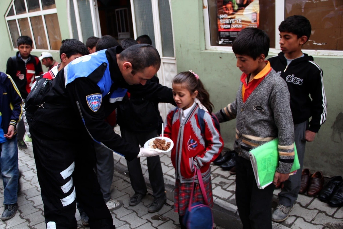 Hakkari Polisinden Vatandaşa Kavurma Ziyafeti