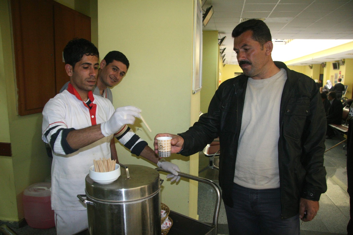 Hasta ve Yakınlarına Ücretsiz Çay Dönemi