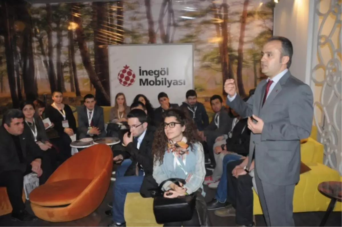 İstanbul Üniversitesi Öğrencilerinin Fuar Gezisi