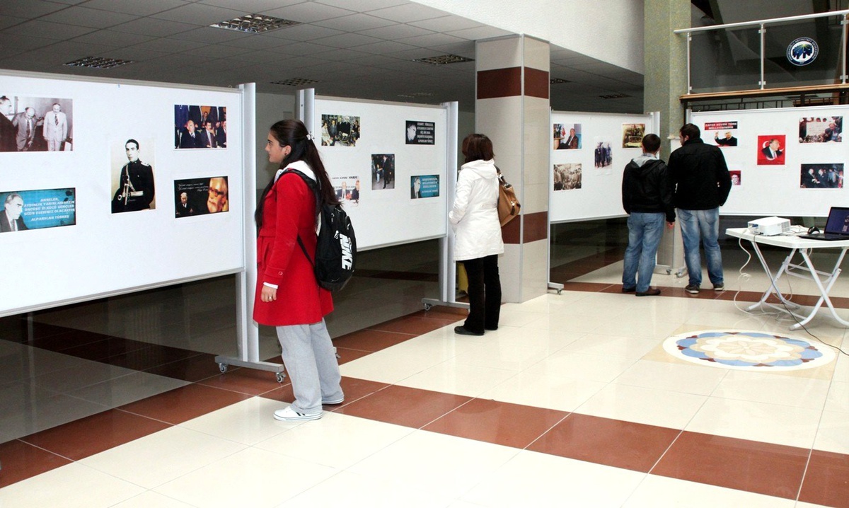 Kmü\'de Alparslan Türkeş Fotoğraf Sergisi