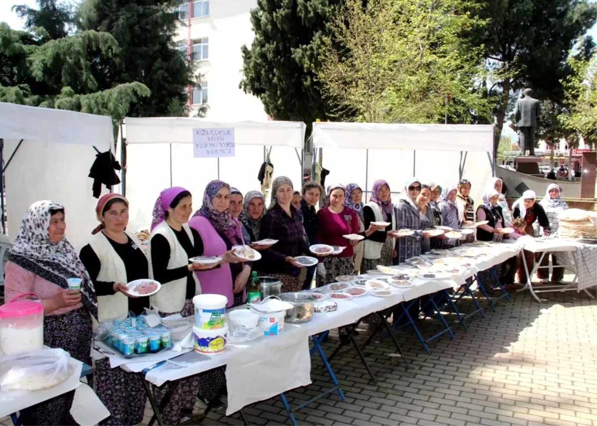 Köy Kur\'an Kursu Yararına Kermes Düzenlendi