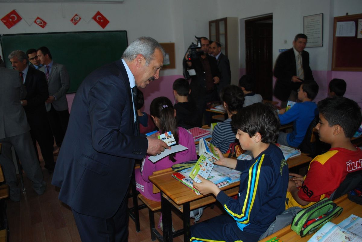 "Kumbaram Dolsun, Turhal Kitap Okusun" Projesi