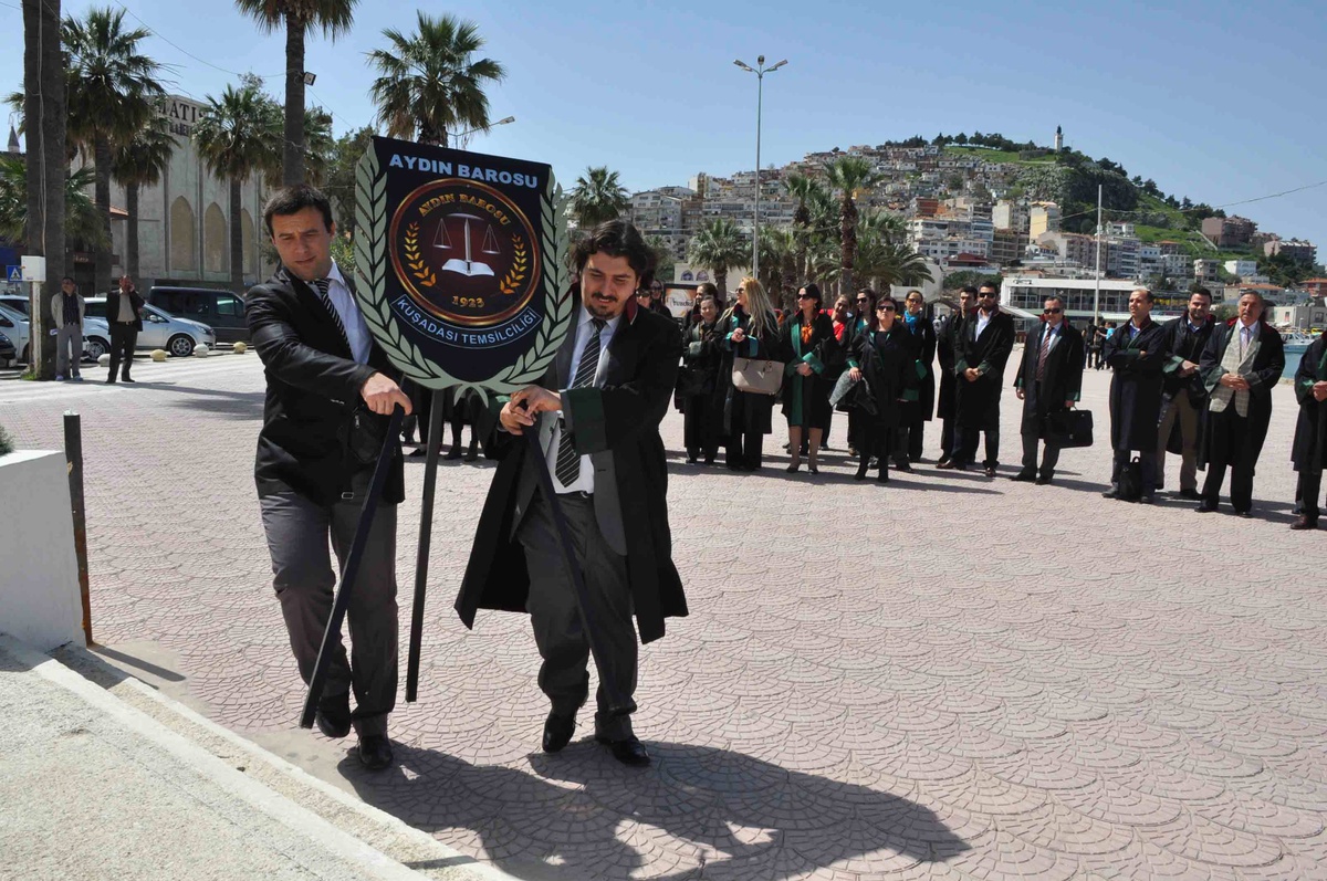 Kuşadası\'nda 5 Nisan Avukatlar Günü Kutlaması