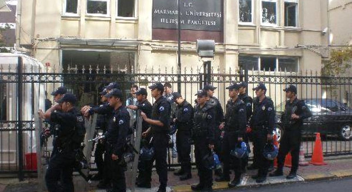 Marmara İletişim\'de Polis Hazır Kıta!