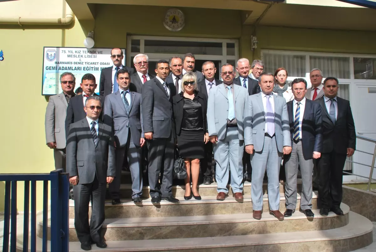 Marmaris'te Okul Müdürü ve Öğretmene Darp İddiasına Kınama