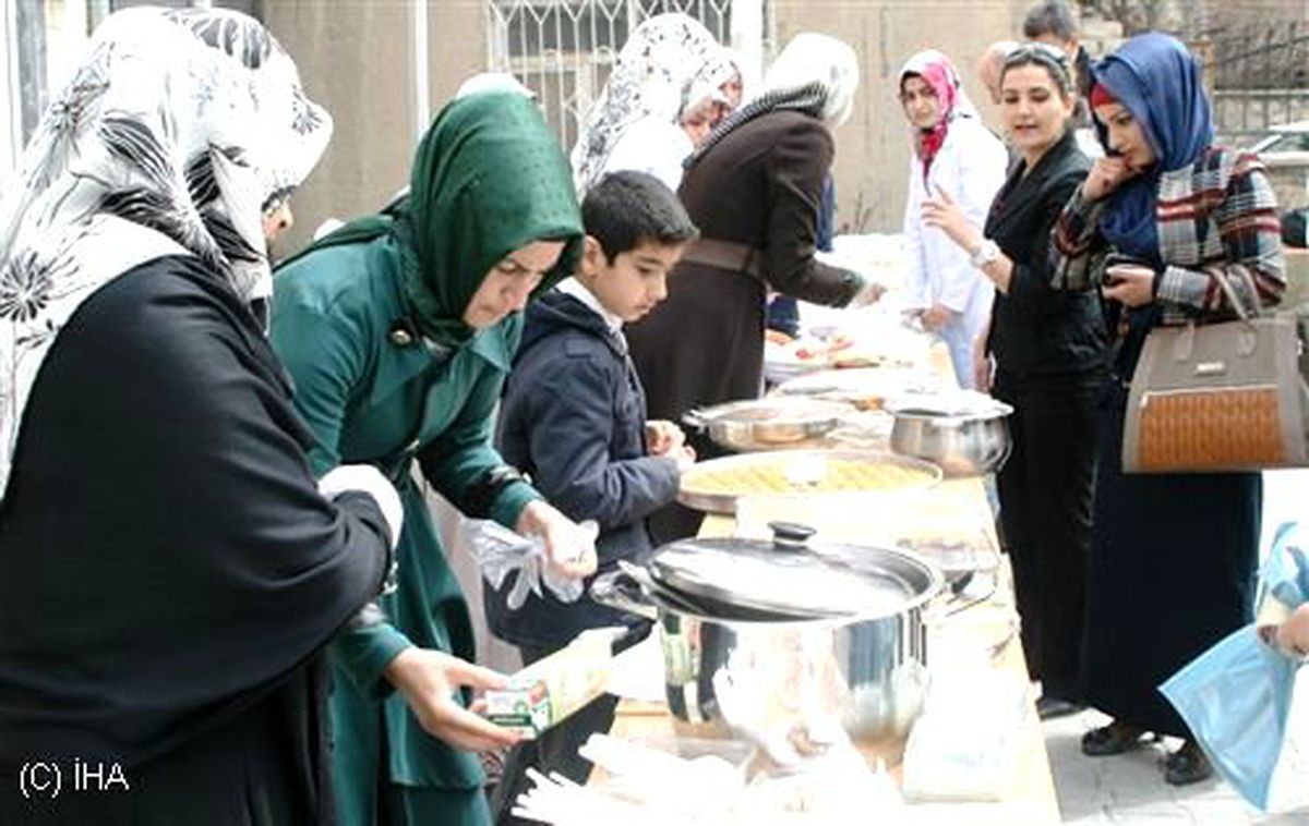 Öğrencilerden Kur\'an Kursu Yararına Kermes