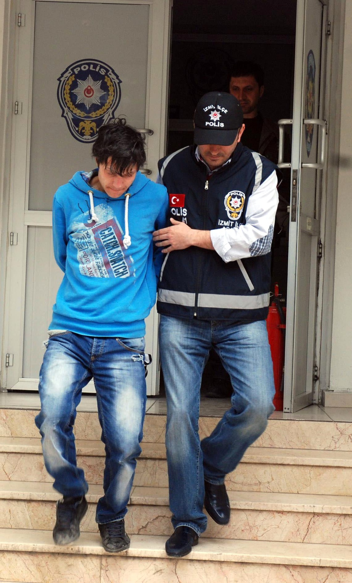 Otomobil Hırsızını Şapkası Yakalattı