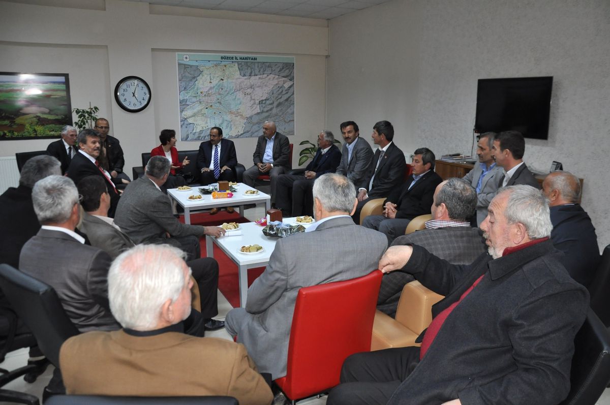 Rektör Sivrikaya\'dan Düzce Muhtarlar Derneğine İade-İ Ziyaret