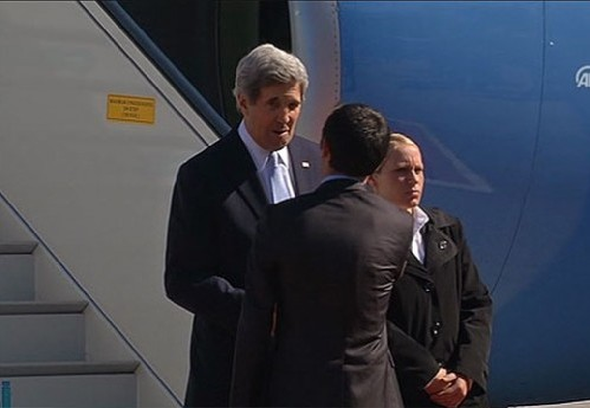 ABD Dışişleri Bakanı Kerry\'nin Uçağı Arızalandı