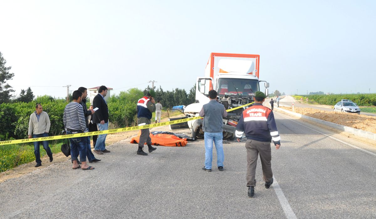 Adana\'da Trafik Kazası: 3 Ölü