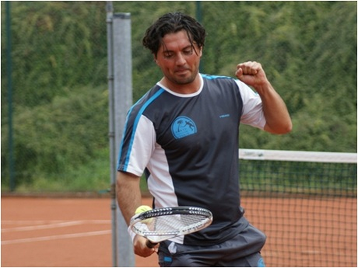 Antalya 200 Metreden Atılan Tenis Topunu Raketiyle Tuttu