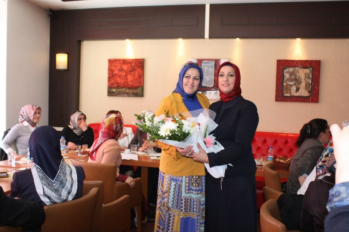 "Erkeklerin Çalamadıkları Kapıları Kadınlar Çalar"