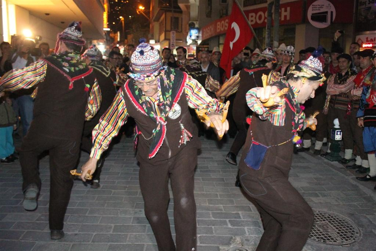 Bursa\'da Bin Yıllık Kına Gecesi Geleneği Yaşatılıyor