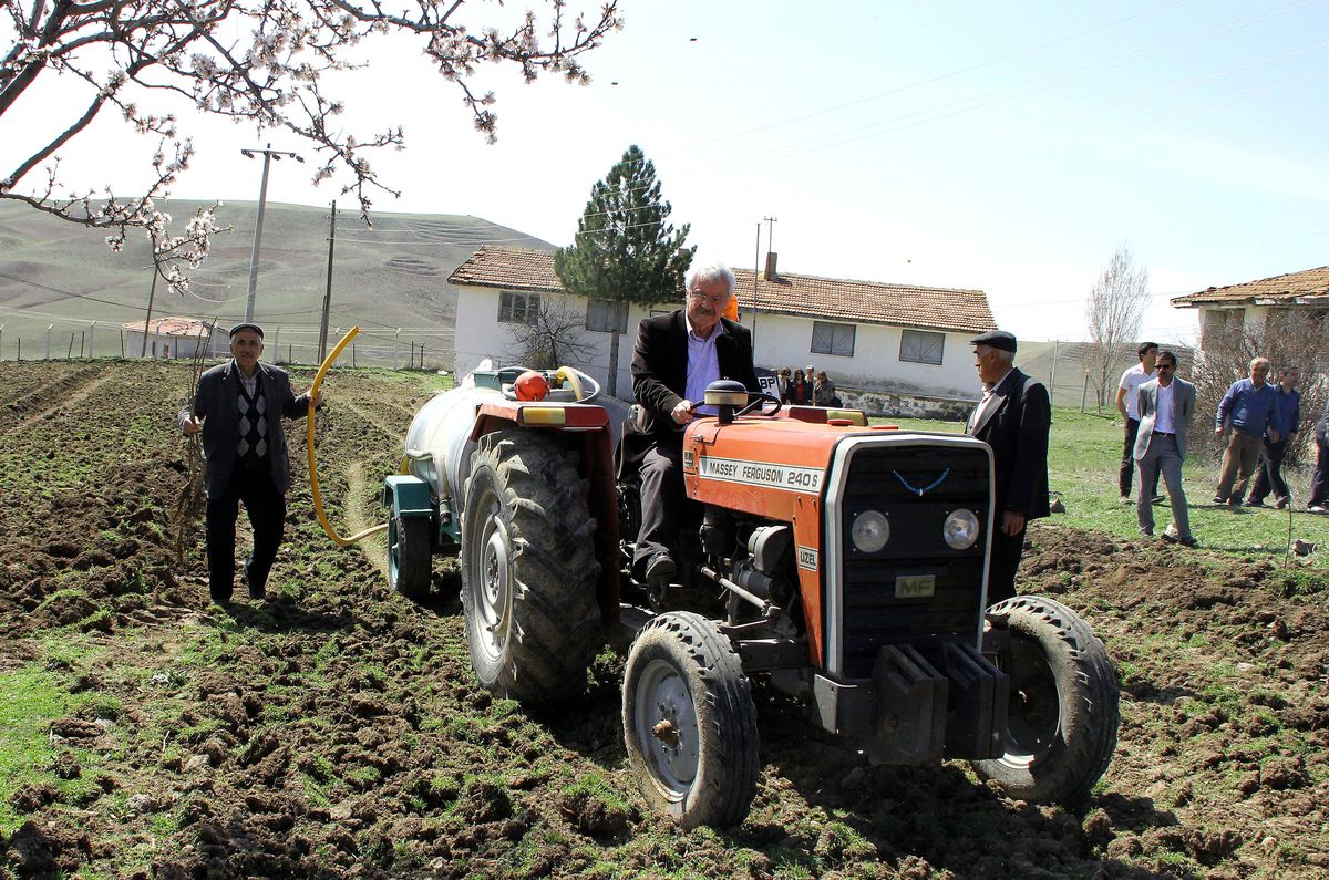 Çavuşlulu Çiftçilerle Buluşan Başkan Tanık, Traktör Kullandı