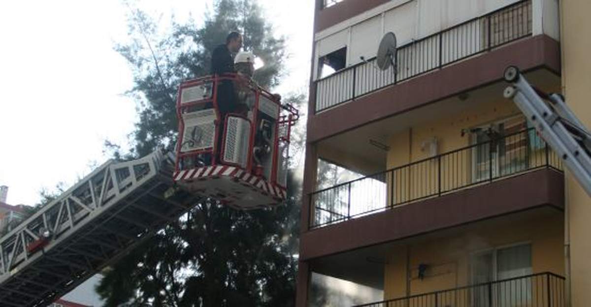 Ceyhan\'da Apartman Dairesinde Yangın