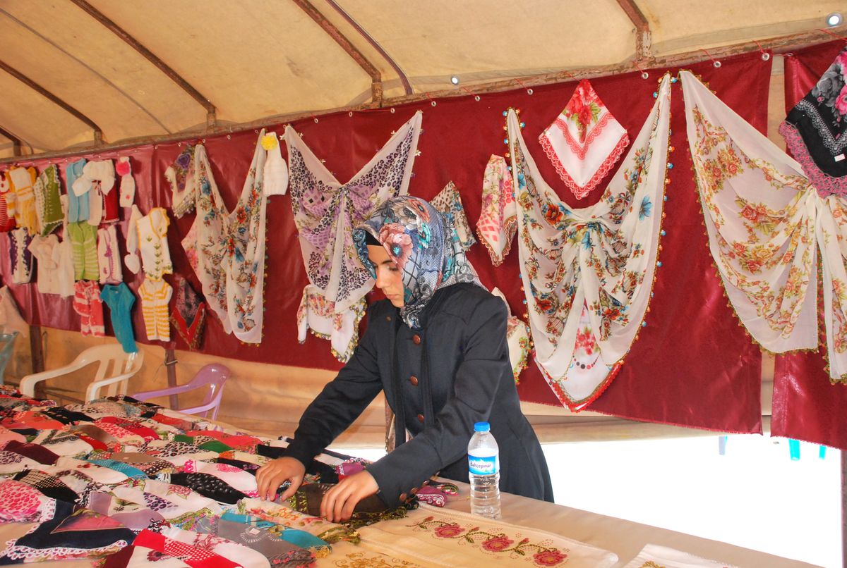 Ceylanpınar\'da Öğrenci Yararına Kermes
