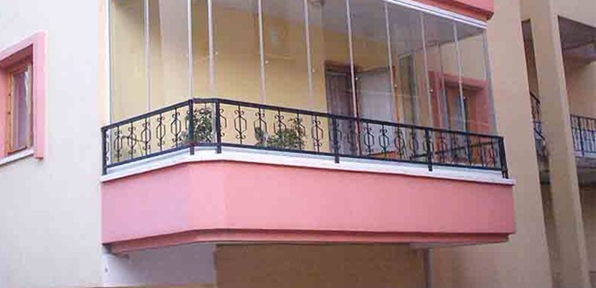 Eskişehir\'de Balkondan Düşen Çocuk Öldü