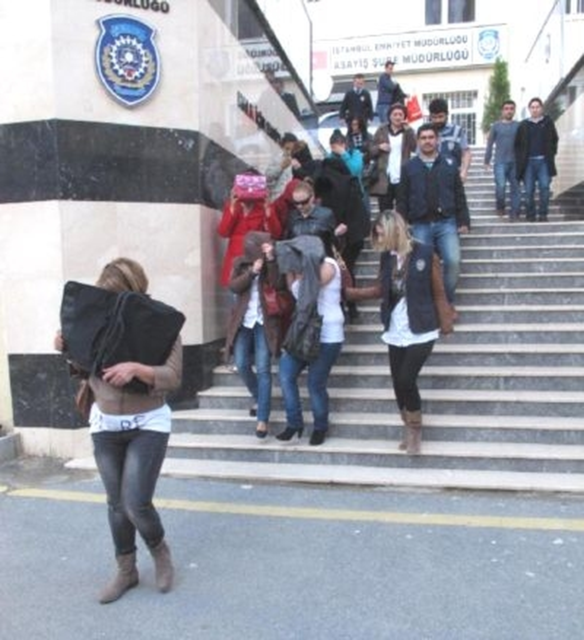 İstanbul\'da Fuhuş Operasyonu: 57 Gözaltı
