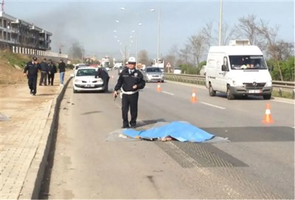 Kamyonetin Çarptığı Karı Koca Öldü