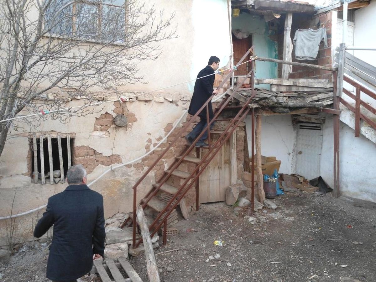 Kaymakam Kapı Kapı Dolaşarak Vatandaşların Sorunlarını Dinledi
