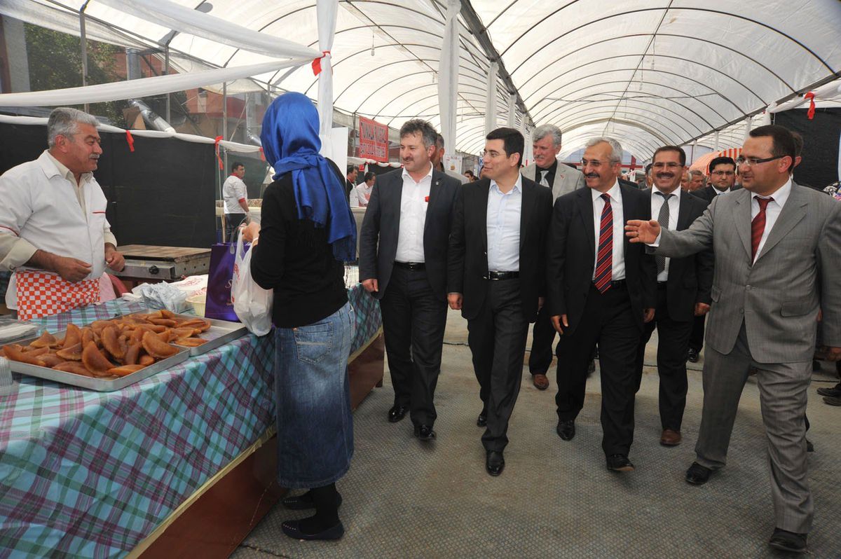 Kepez\'de Öğrenci Yurtları Kermesi Açıldı