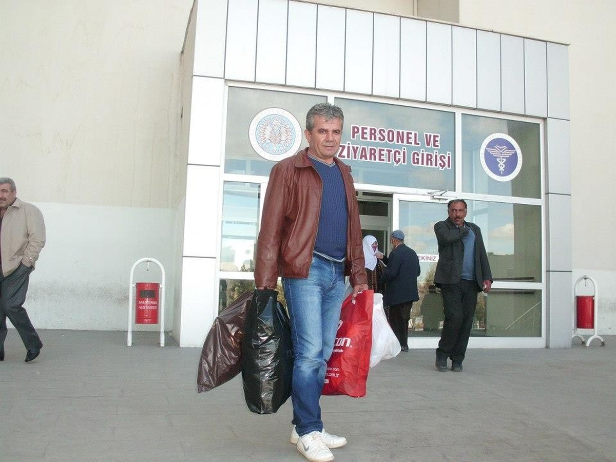 Losev İl Temsilcisi Bahattin Ünlü\'den Çocuklara Giysi Yardımı