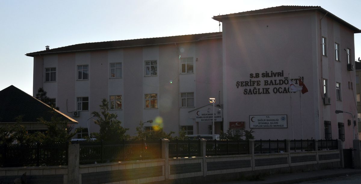 (Özel) Silivri\'deki Aile Sağlığı Merkezi Yıkılıyor