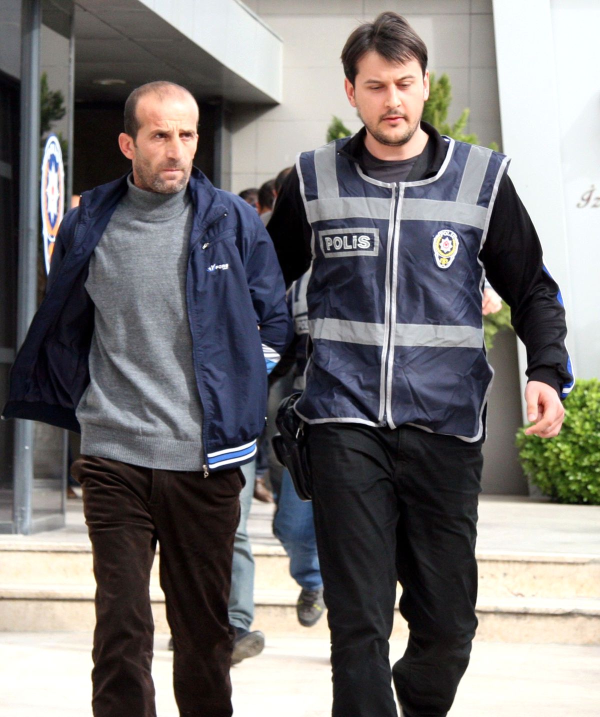 "Polisiz" Diyerek Dolandıran Zanlılar Yakalandı