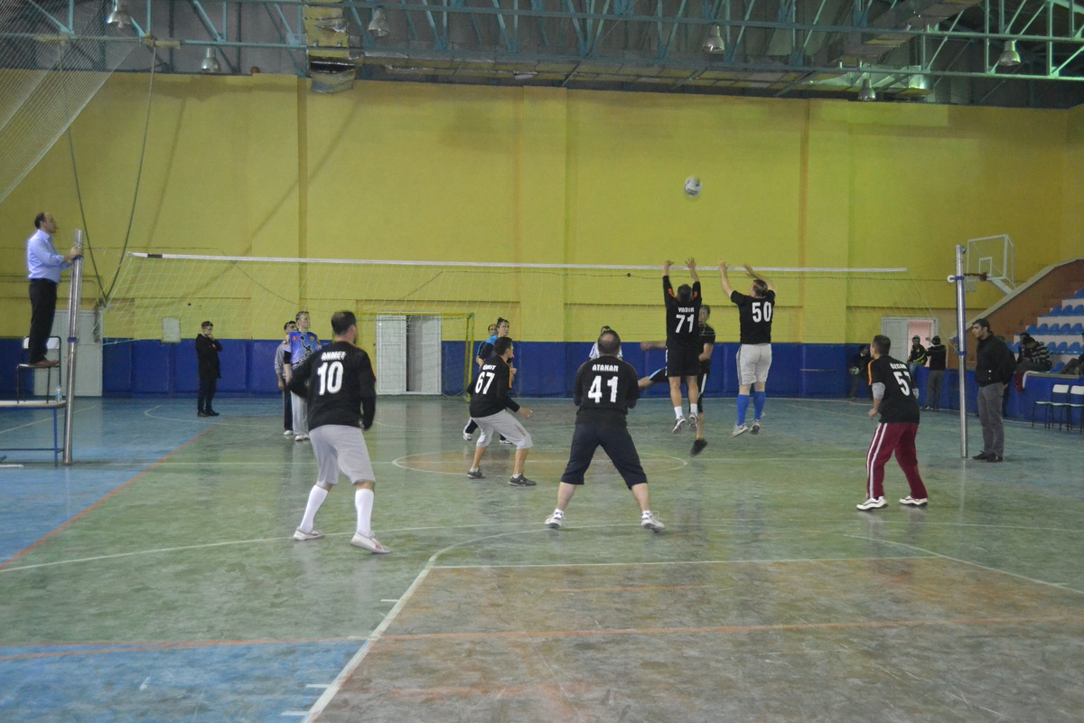 Şenkaya\'da Voleybol Turnuvası Sona Erdi