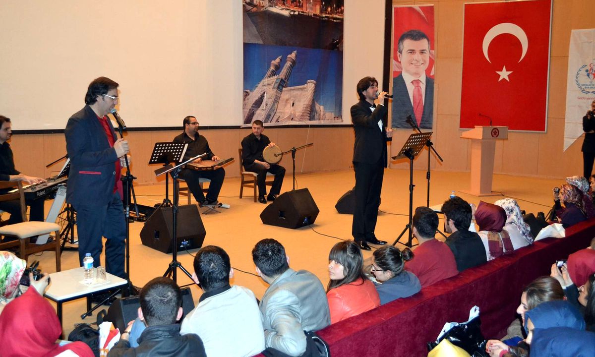 Sivas KYK\'da Şiir Dinletisi Programı Düzenledi