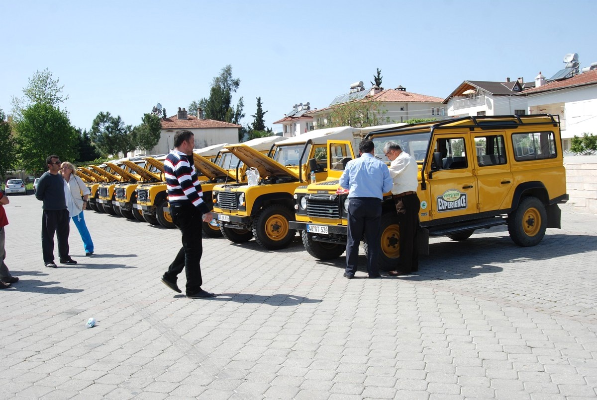 Safari Jeepleri Yaz Hazırlığında