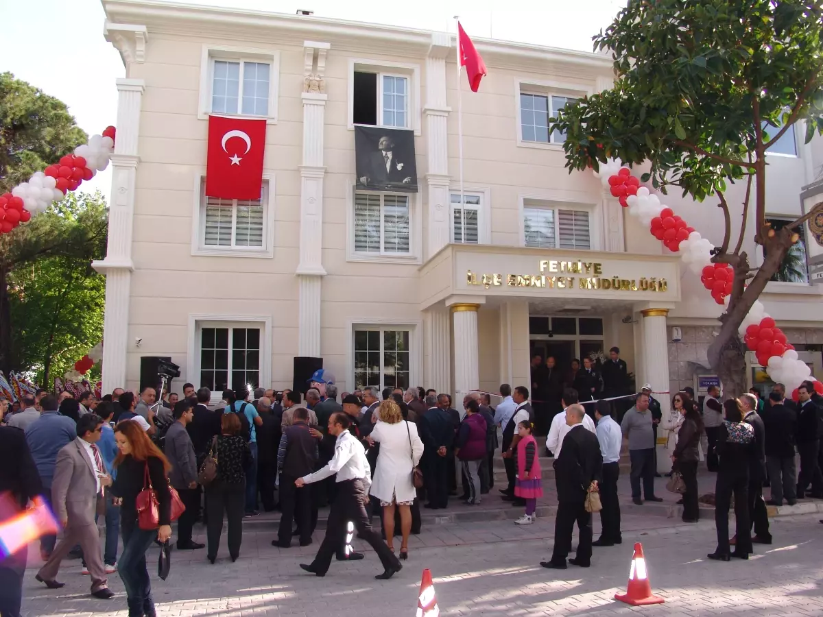 Yenilenen Hizmet Binasına Görkemli Açılış