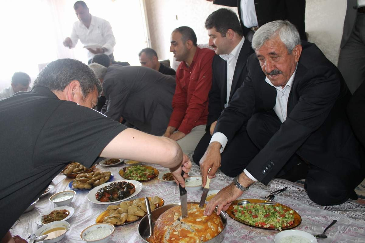 AK Parti\'li Milletvekilleri Perde Pilavını Çok Sevdi