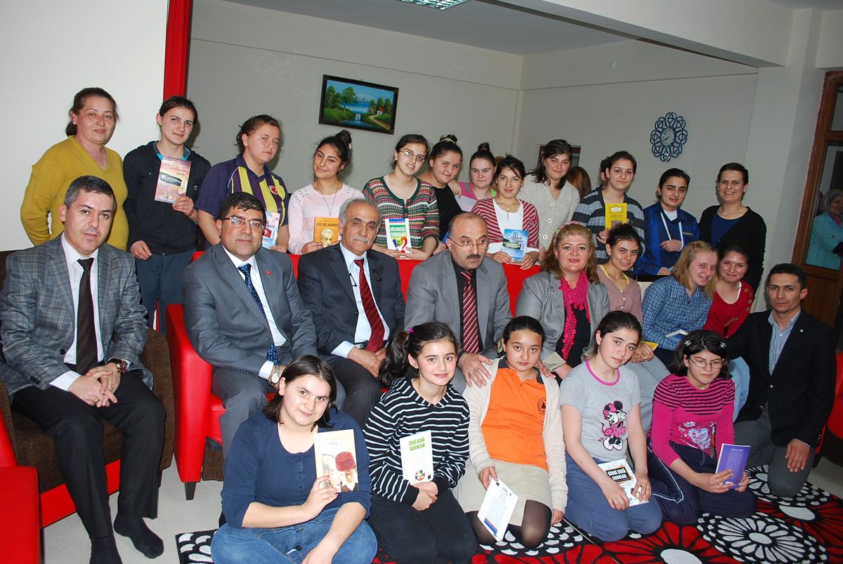 Aksoy, Sevgi Evlerini Ziyaret Etti