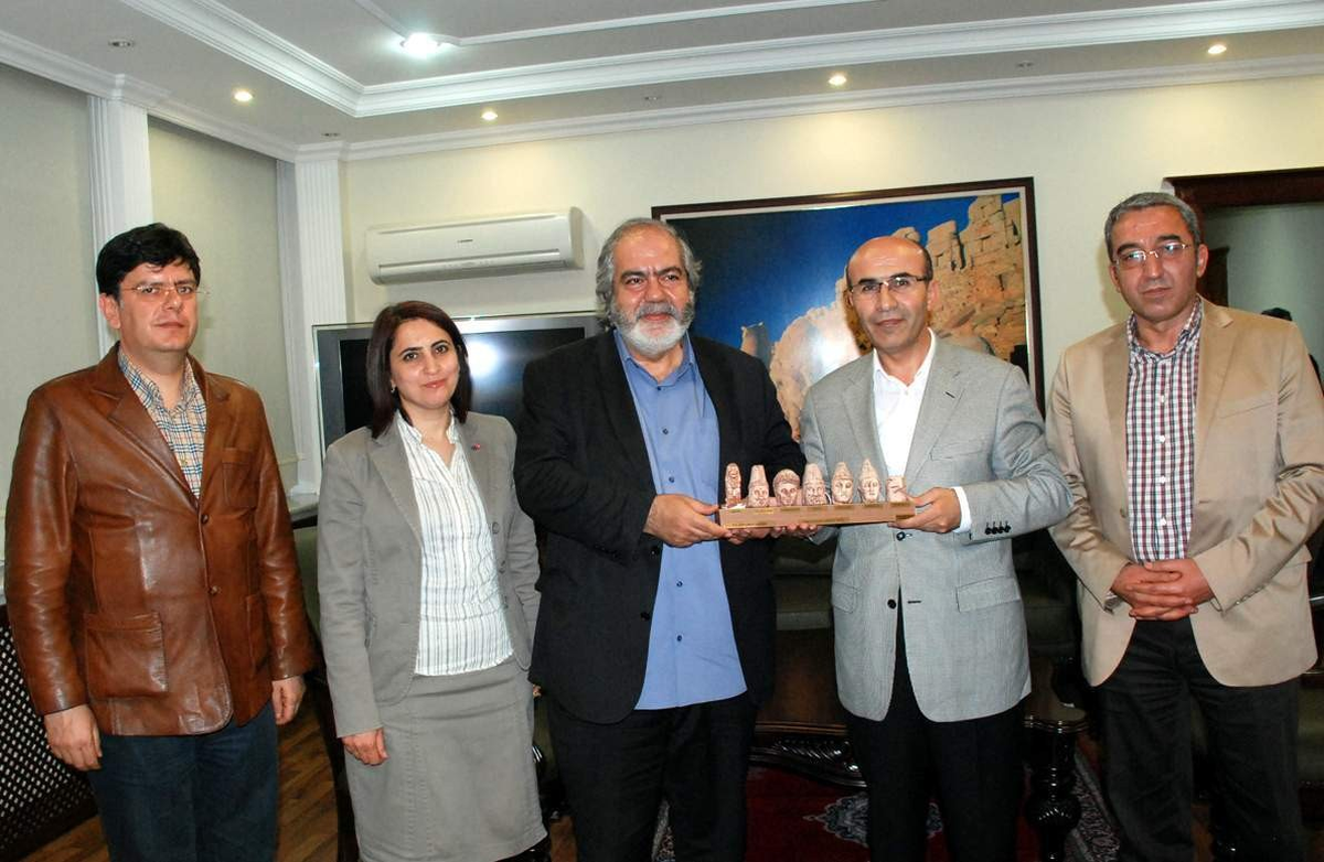 Altan\'dan Vali Demirtaş\'a Ziyaret