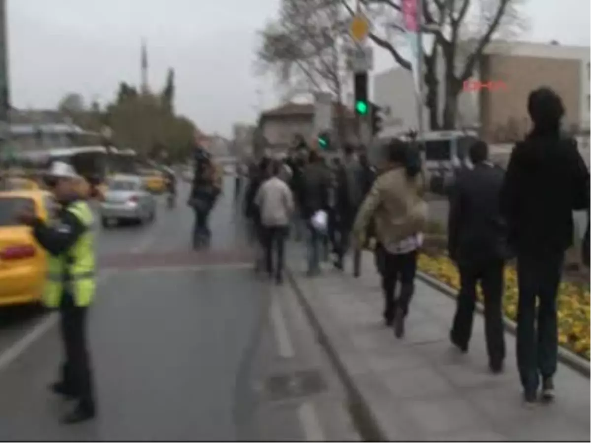 Başbakanlık Ofisi Önünde Kerry Protestosu Başbakanlık Ofisi Önünde Kerry Protestosu