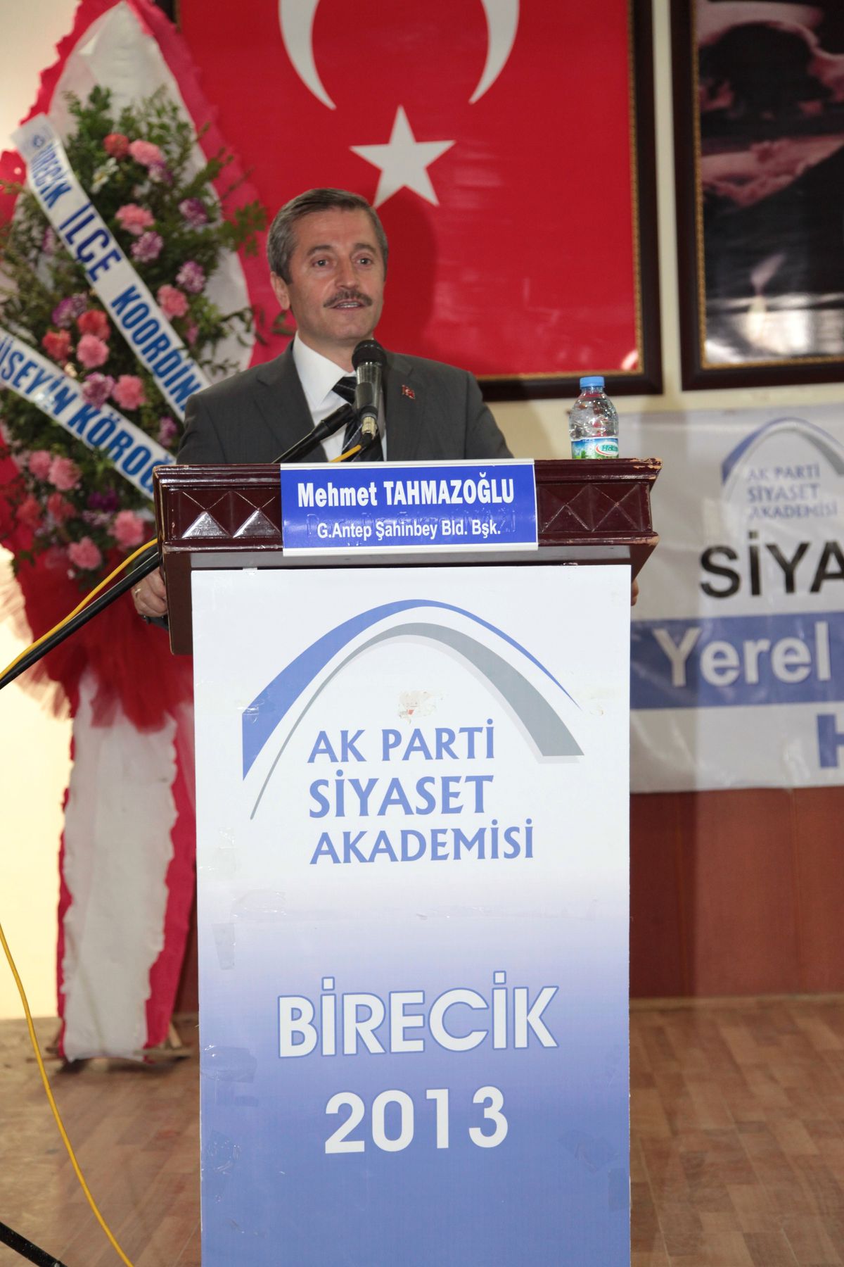 Başkan Tahmazoğlu Birecik Siyaset Akademisi'nde Brifing Verdi