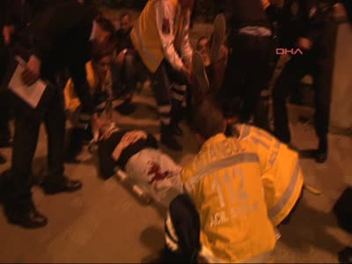 Beşiktaşta Kaza.2\'si Ağır, 4 Yaralı Beşiktaş\'ta Otomobil Sürücüsü Önünde Yavaşlayan Ticari Taksiye...